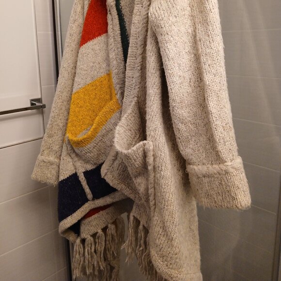 Hudson Bay Shawl Wrap - Picture 10 of 11